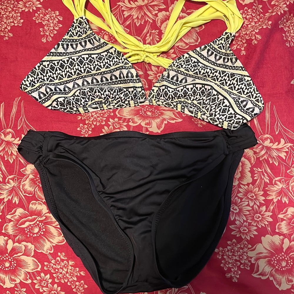 Patterned Bikini - Picture 1 of 5